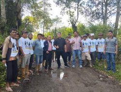 CALON WAKIL BUPATI TAPANULI UTARA ANTUSIAS IKUT BERGOTONG-ROYONG DAN MASYARAKAT DESA BAHAL BATU 1, KEC. SIBORONG-BORONG