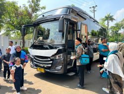 Pemkab Bogor Berangkatkan 15 Jemaah Umroh Pemenang Doorprize HUT RI ke-79