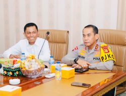 Kapolda Sumsel Irjen Andi Rian Djajadi di Kantor Bawaslu Provinsi : Saya Siapkan Penebalan Pengamanan Pilkada Serentak 2024