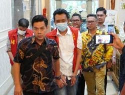Kejati Sumsel Laksanakan Tahap II Penyerahan Para Tersangka Dugaan Tindak Pidana Korupsi Pengelolaan dan Perizinan Tambang Batubara PT Andalas Bara Sejaterah