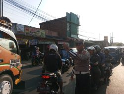 Anggota Wilayah Hukum Polsek Ciampea Giat COOLING Sistem Laksanakan Kegiatan Pengaturan lalu-lintas Cipta Kondisi Dalam Rangka Pilkada Serentak Mantap Praja 2024