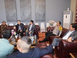 Kapolda Sumsel Sambut Rombongan Komisi III DPR RI di Bandara SMB II, Bahas Sinergi Pengawasan Keamanan di Sumsel