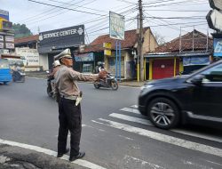 ANGGOTA WILAYAH HUKUM POLSEK CIAMPEA GIAT GATUR LALIN CIPTAKAN RASA AMAN BAGI PENGGUNA JALAN RAYA