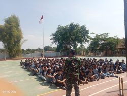 Serka. Ahmad Taufik Menjadi Pembimbing Siswa Di SMKN 1 Cariu
