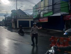 Anggota Polsek Ciampea Polres Bogor Laksanakan Kegiatan Pengaturan Lalu Lintas Tekan Angka Kecelakaan Dan Keamanan Pengguna Jalan Raya