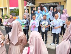 Kado Awal Tahun 2025, Ditreskrimum Polda Sumsel Dapat Apresiasi Emak-emak di Palembang