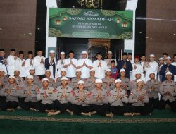 Kapolda Sumsel Irjen Pol Andi Rian R Djajadi,SIK,MH Gubernur Sumsel, Herman Deru bersama Forkompinda menghadiri Pengajian Safari Ramadhan 1446 Hijriah di Masjid Assa’adah Mapolda Sumsel