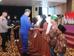 Pembagian Takjil & buka Puasa bersama Polda Sumsel dan media sebagai wujud Polri untuk Masyarakat