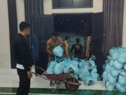 Pendistribusian Paket Sembako Bupati Lombok Timur di Kecamatan Suela Berjalan Lancar