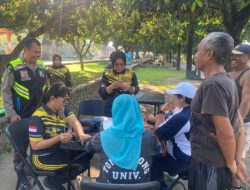 Peduli dengan Warga, Polda NTB Gelar Bhakti Kesehatan Gratis di Taman Mayura