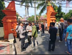 Kapolsek Ampenan Pimpin Pengamanan Aksi Demonstrasi Mahasiswa Woro di Depan Polda NTB