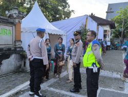 Polsek Sandubaya Kawal Ketat Dharma Santi 2025 yang Digelar Siswa SMAN 3 Mataram di Taman Mayura