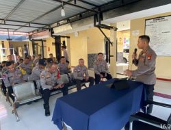 Kapolsek Sandubya Berikan Pembekalan Bhabinkamtibmas Tentang Pembuatan Narasi Kegiatan
