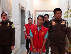 Kejati Sumsel Resmi Serahkan Tersangka dan Barang Bukti Kasus OTT Pemerasan di Kantor Camat Pagar Gunung, Lahat