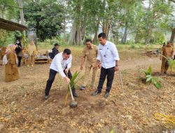 Dukung Ketahanan Pangan , Lapas Selong Bersama Forkopimda Tanam Kelapa di Pos Sae Menangabaris