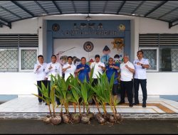 ASN LPKA Lombok Tengah Tanam Pohon Kelapa Dukung Program Ketahanan Pangan