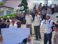 Tuntut Kepastian Status Dan Kesejahteraan, Guru Honorer Non Database Datangi DPRD Lombok Tengah