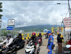 Kapal Polisi XXI-1002 Amankan Aktivitas Bongkar Muat Penumpang di Pelabuhan Khayangan Jelang Libur Imlek 2026