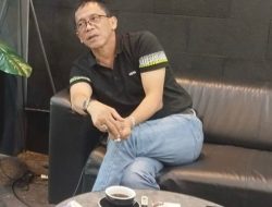 Tiang Reklame Serobot Jalur Disabilitas di Ahmad Yani Karawang: Asep Agustian Hak Tunanetra Terancam