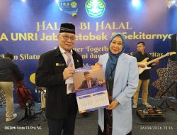 Rektor UNRI Prof. Sri Indarti Hadiri Halal Bi Halal IKA UNRI di Tangerang, Terima Kalender PPWI Go To UN 2026