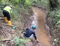 DLH Muba Bersama PT SIAP, Ambil Sampel Air Terkait Dugaan Pencemaran Sungai di Sungai Lilin