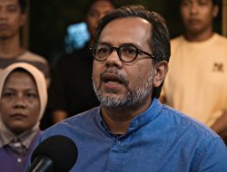 Haris Azhar Bongkar “Penyakit” Pemerintahan Prabowo: Kabinet Gemuk, Hukum Tebang Pilih, Militer Masuk ke Mana-Mana!