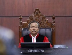 Drama Uji Materi Berakhir, MK Tegaskan Pilkada Langsung Tetap Berlaku