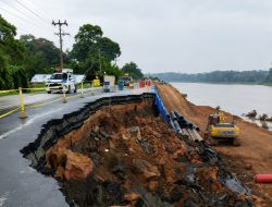 Jalan Lintas Sekayu–Lubuklinggau Nyaris Putus! Abrasi Sungai Musi Mengganas, Proyek Turap Dianggap Pemborosan Anggaran