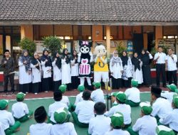 Hari Pertama Masuk Sekolah, MI NW Sukamulia Sambut 55 Siswa Baru dengan Meriah dan Penuh Kehangatan