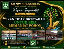Kepala MI NW Sukamulia Sampaikan Pesan Inspiratif pada Upacara Bendera Hari Senin : ” Ikan Tidak diciptakan Untuk Bisa Memanjat Pohon”