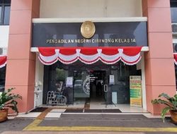 “Tirai Gelap di Ruang Sidang PN Cibinong: Ketika Majelis Hakim Menjadi Benteng Pembungkaman Pers